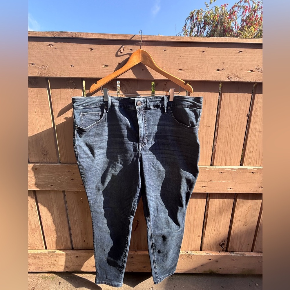 💕LIKE NEW💕 Dark Blue Skinny Jeans